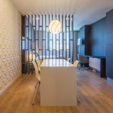 408 Gale Center Wi-fi, Estacionamento