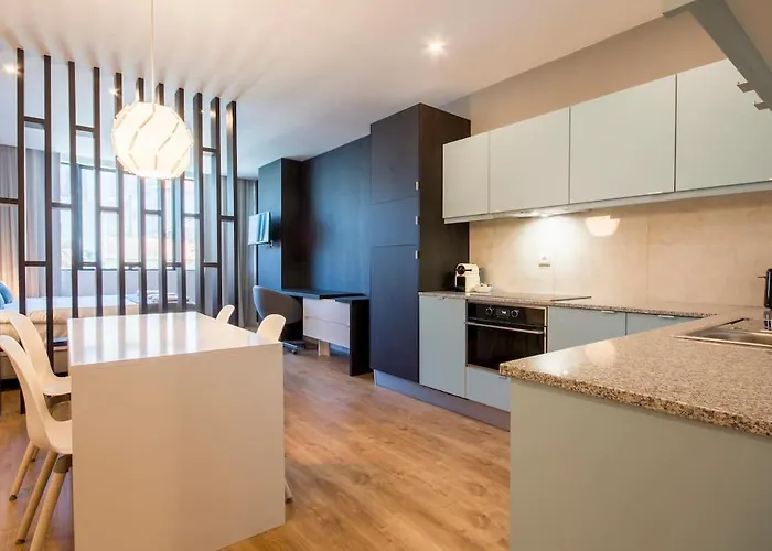 408 Gale Center Wi-fi, Estacionamento *